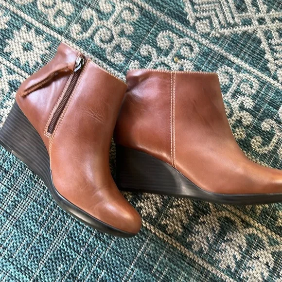 CLARKS Wedge Brown Bootie - Picture 1 of 6